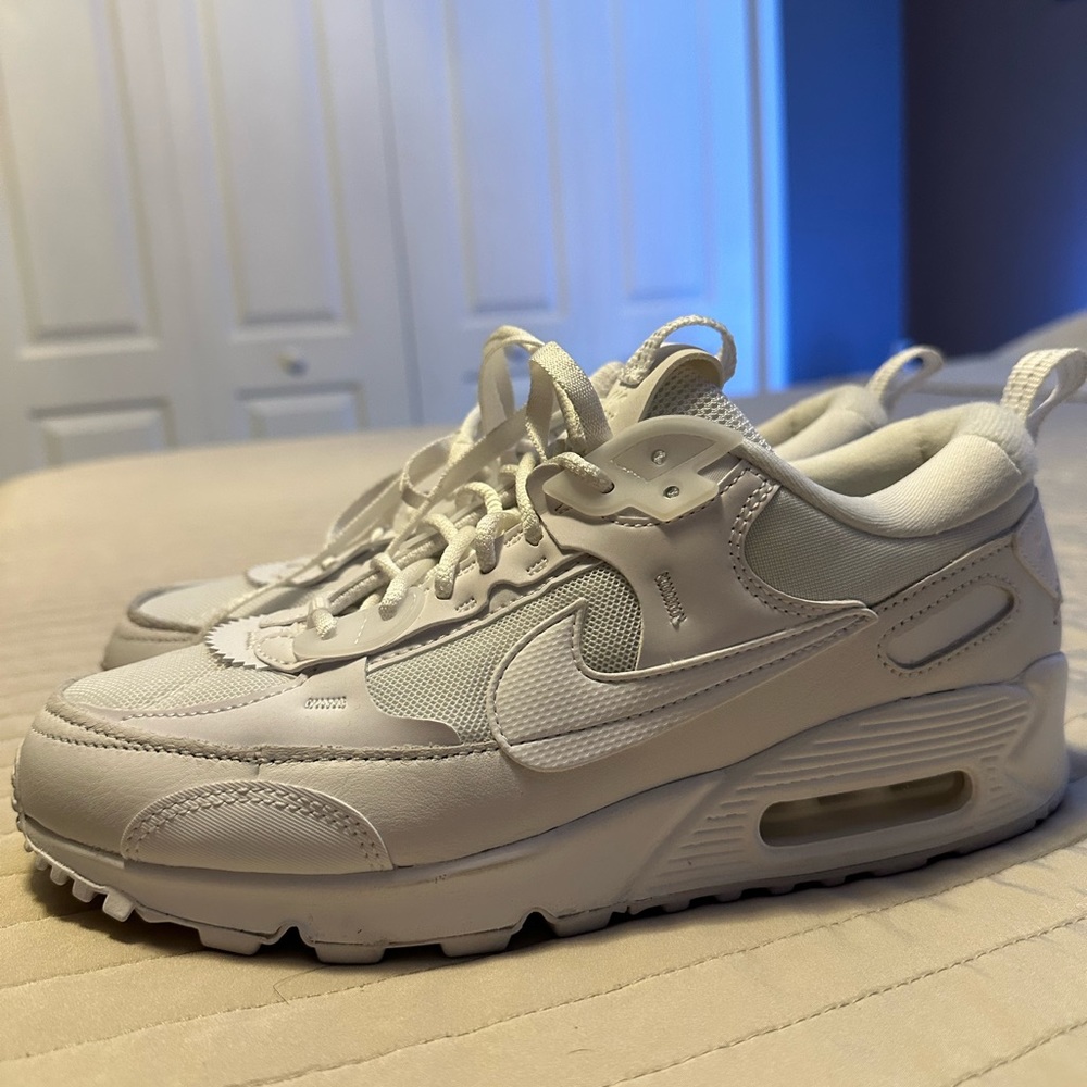 Women’s White Nike air max size 7.5